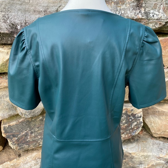 NWT Beautiful Size Large. Ann Taylor Soft Faux Leather V neck top Machine Wash - Picture 2 of 6